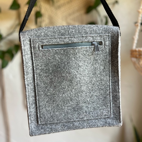 Handmade Felt Crossbody Bag German Black Forest Hat Embroidery, Bollenhut Purse - Picture 6 of 11